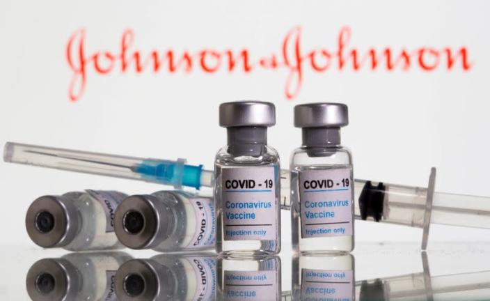 Врачи говорят, что советы по лечению тромбов являются ключом к возобновлению вакцинации J&J COVID в США